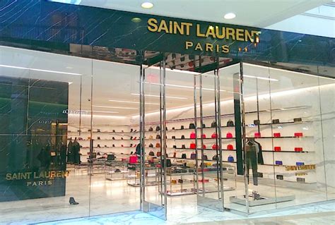 st laurent outlet store